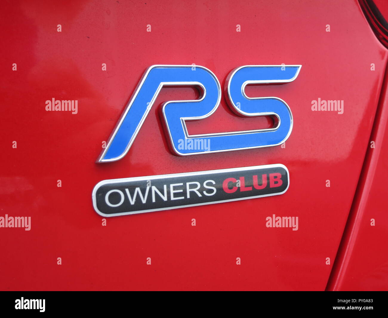 Ford Focus RS mk3 en édition limitée rouge sur afficher sur l'interface RS OWNERS CLUB journée nationale au circuit de Donnington Park - montrant l'arrière de la voiture et de l'insigne Banque D'Images