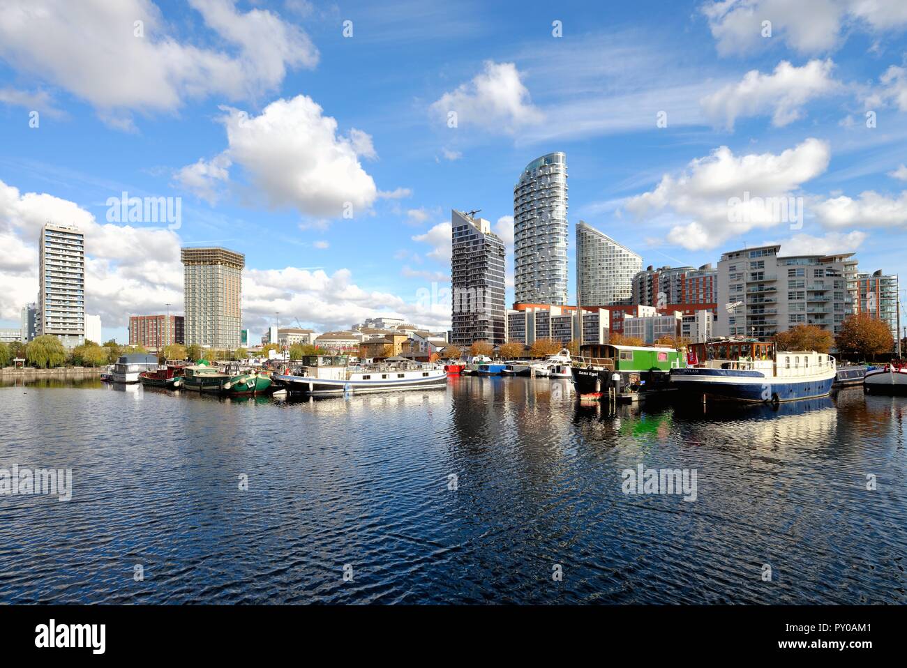 Marina de peuplier, Isle of Dogs, Canary Wharf London Docklands England UK Banque D'Images