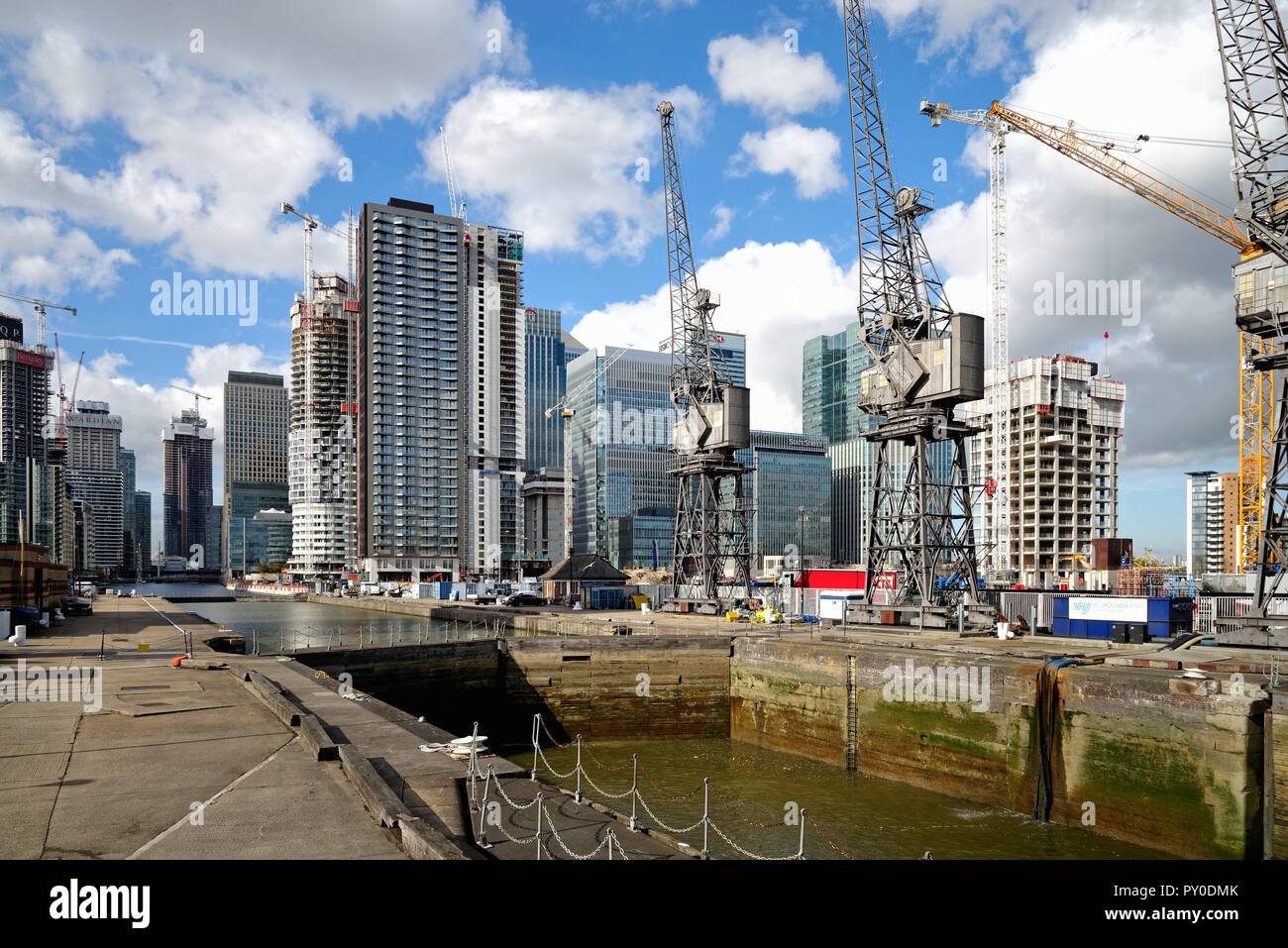 Site de construction à Wood Wharf London Docklands, East London England UK Banque D'Images