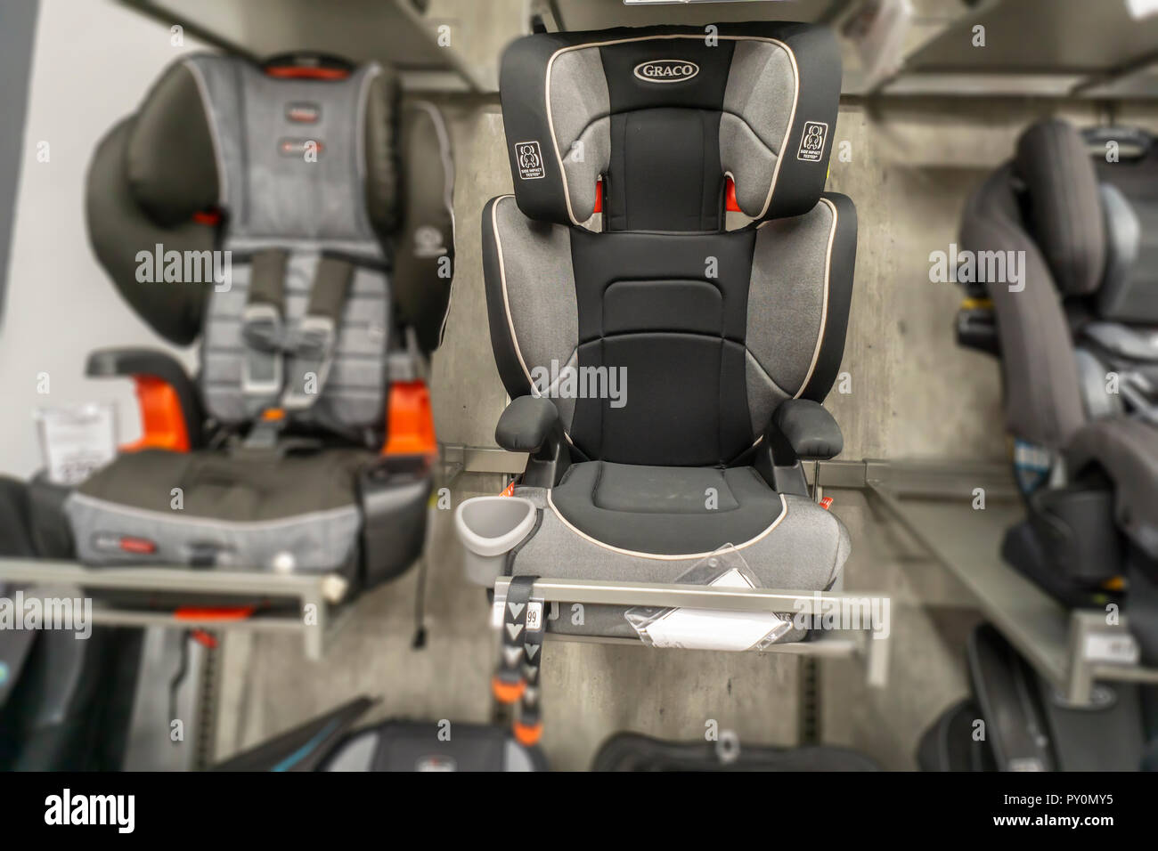 Un siège auto bébé Graco avec d'autres marques dans un magasin dans la  région de New York le mardi, Octobre 23, 2018. (Â© Richard B. Levine)  (photo illustration Photo Stock - Alamy