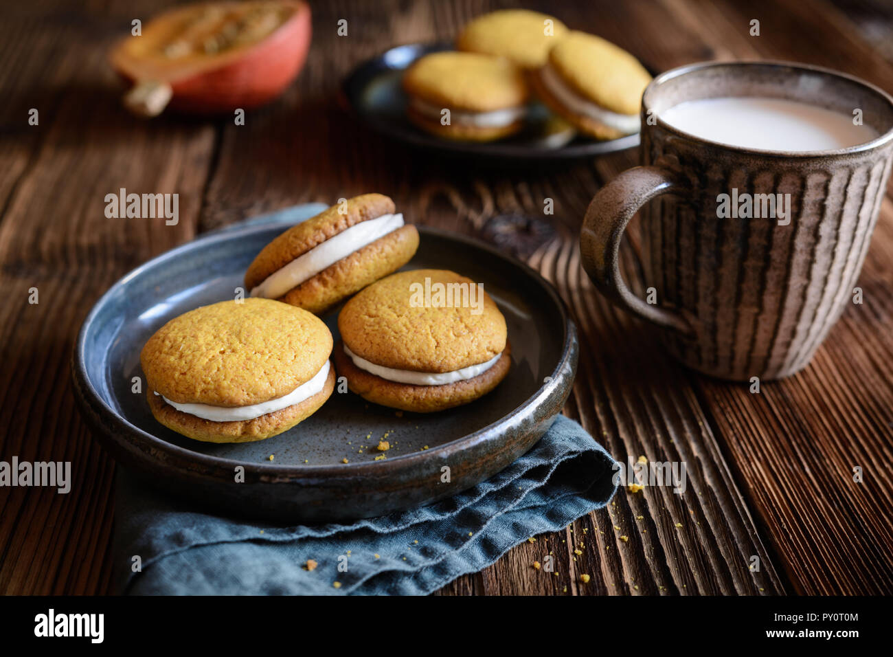 Potiron sucré biscuits sandwich farci au fromage à la crème Banque D'Images