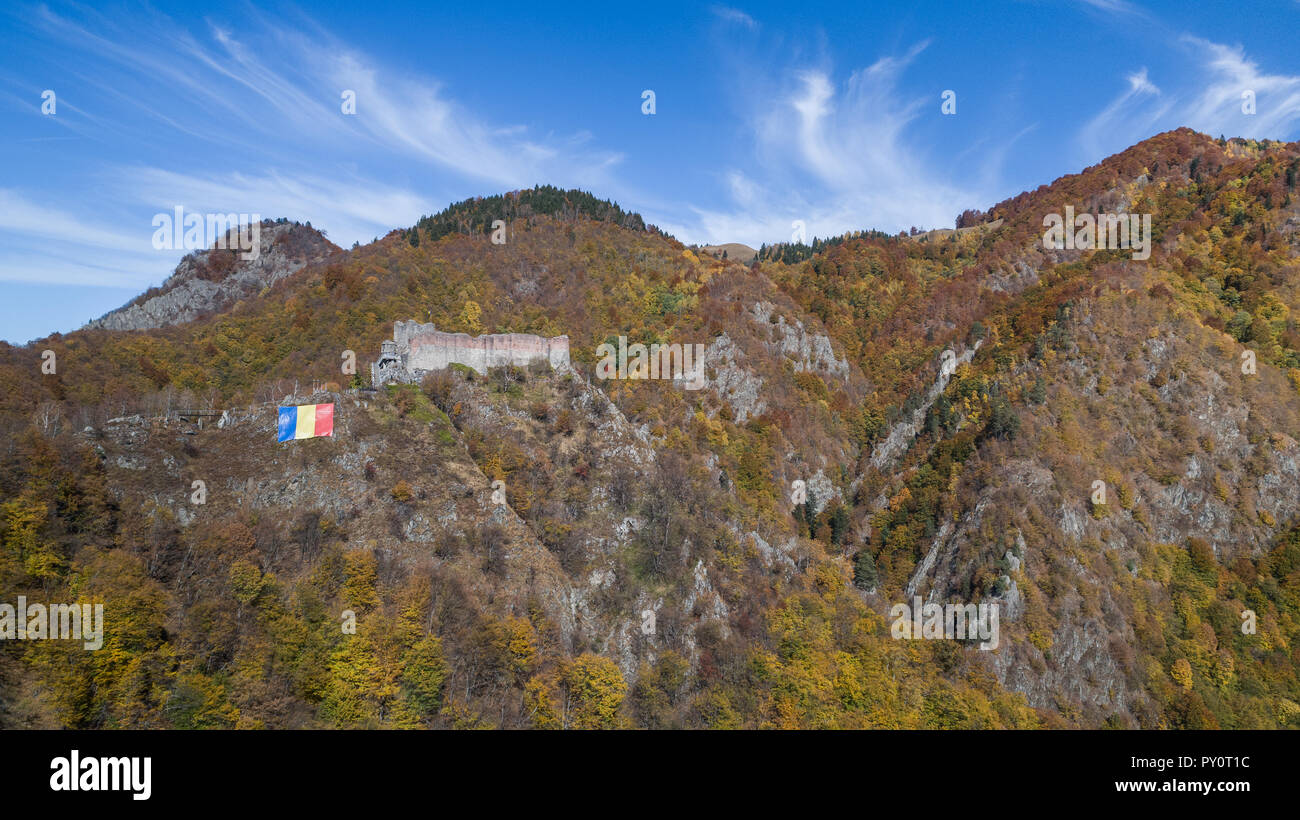 Vue aérienne de la forteresse de Poenari ruinée, Roumanie Banque D'Images