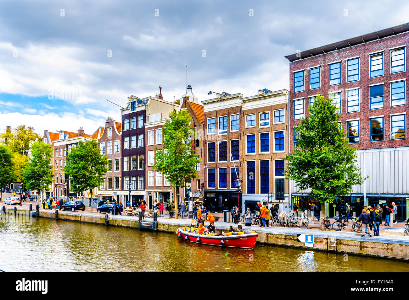 Les maisons historiques le long du canal Prinsengracht dans le quartier Jordaan avec la Maison Anne Frank dans le centre-ville d'Amsterdam, Pays-Bas Banque D'Images