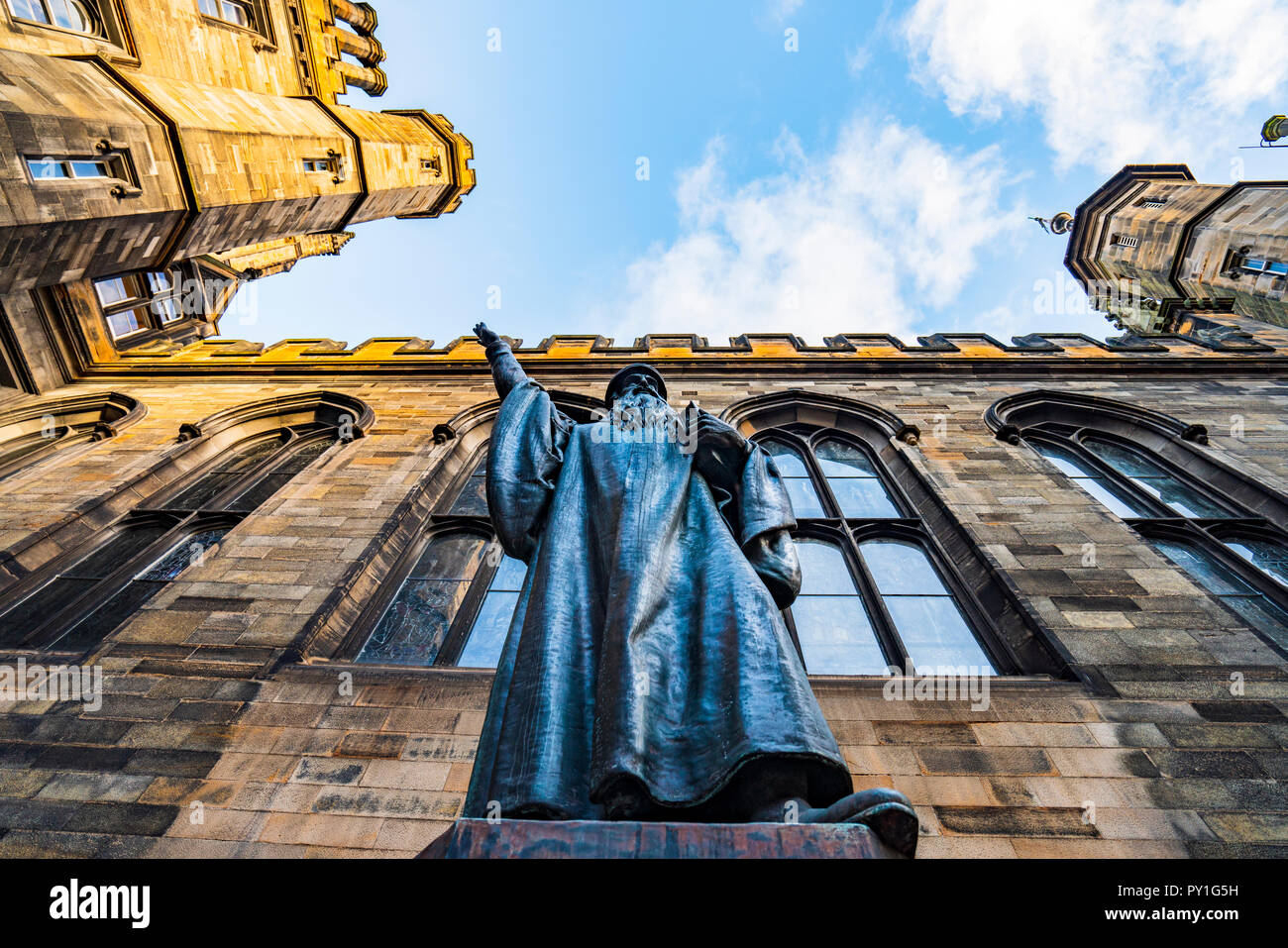 Statue de John Knox dans la cour du New College à l'Université d'Édimbourg, la faculté de théologie, sur la butte de la vieille ville d'Édimbourg, Écosse, Banque D'Images