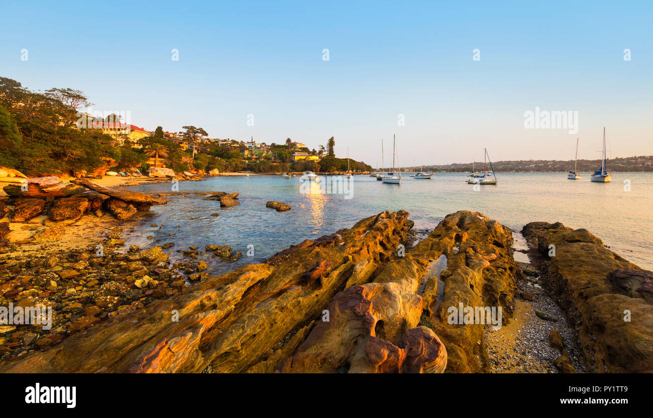 Yachts amarrés dans la baie d'ermite dans le Vaucluse. Le port de Sydney, Australie Banque D'Images