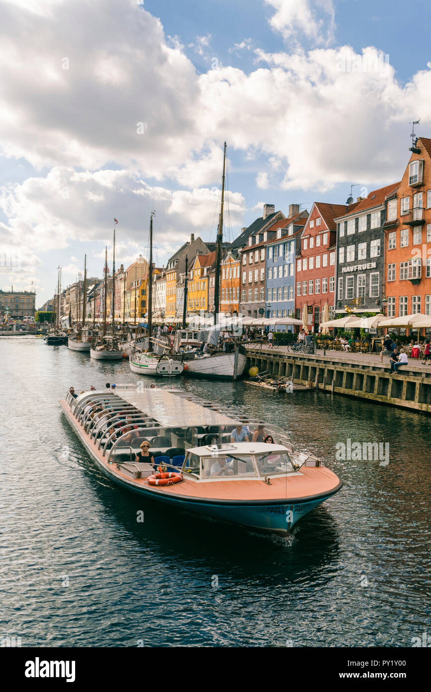 Dans les engins à passagers ou nouveau port Nyhavn à Copenhague, Copenhague, Danemark Banque D'Images