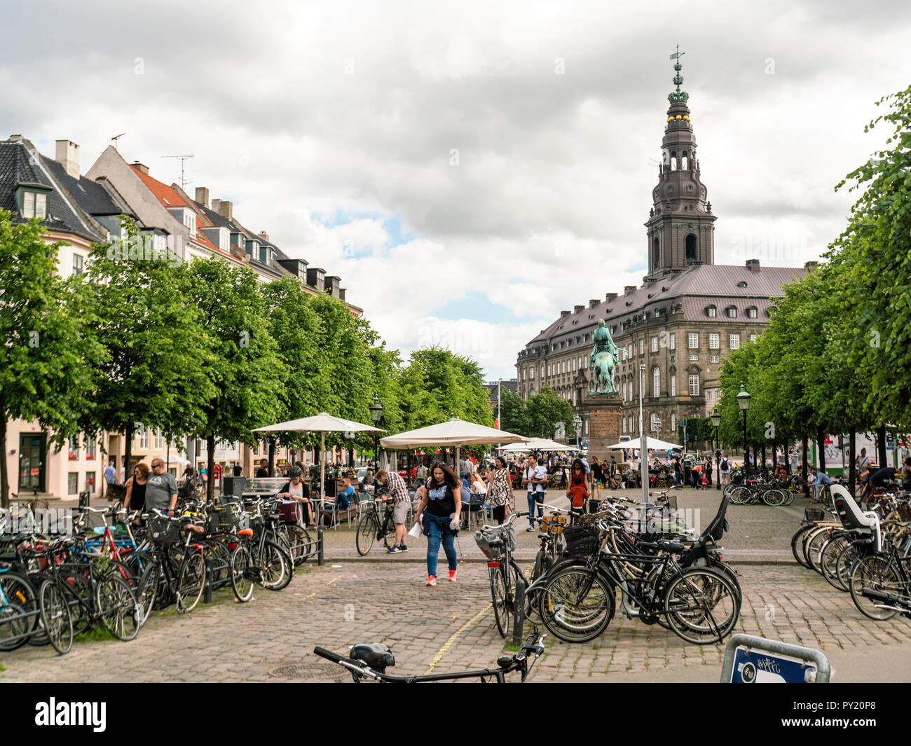 Hojbro Plads, place au centre de Copenhague vu par jour nuageux, Copenhague, Danemark Banque D'Images