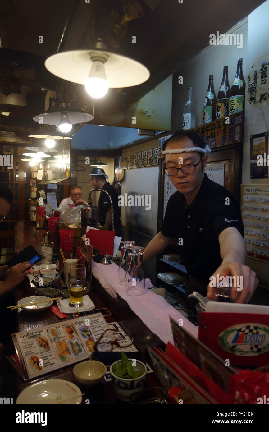 La fin de nuit bar yakitori, Gion, Kyoto, Japon. Pas de monsieur ou PR Banque D'Images