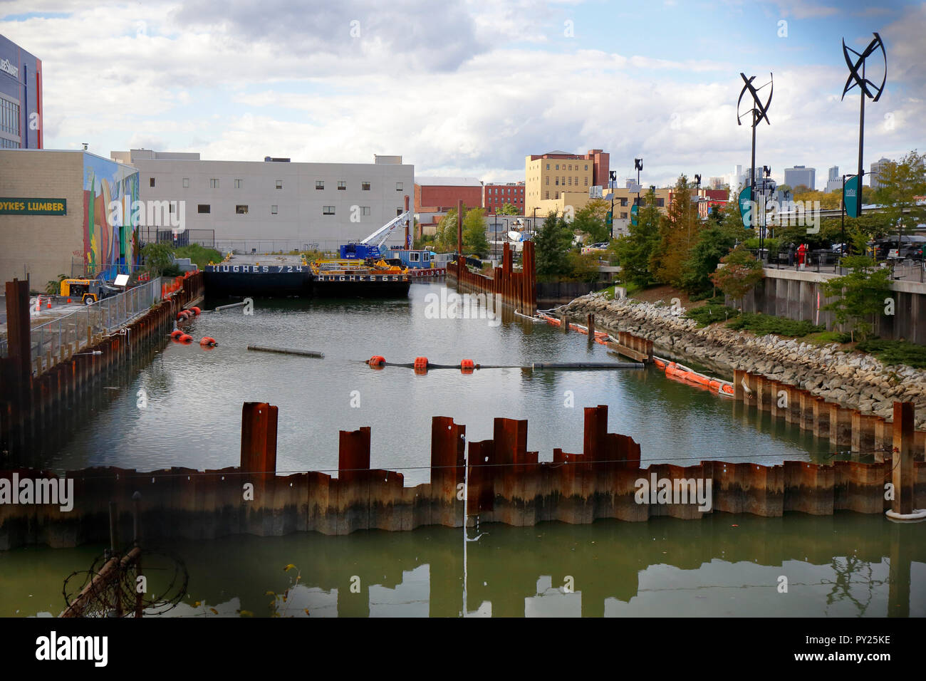Nettoyage du bassin de tournage de la 4e rue au site contaminé du Superfund du canal Gowanus de l'EPA. 2018 octobre, Brooklyn, NY Banque D'Images