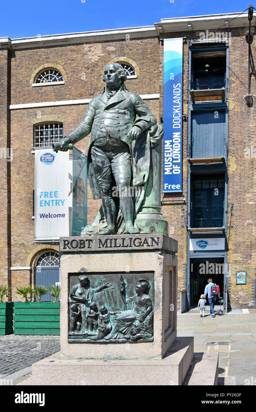 Statue Robert Milligan at Museum of London Docklands à la fois liée à l'histoire de Londres Tamise et croissance de Docklands à West India Docks Royaume-uni peuplier Banque D'Images