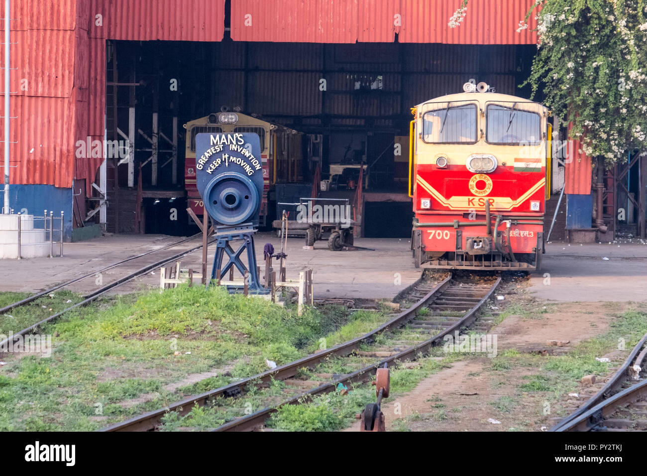 Hangar à moteur sur la Kalka Shimla 'petit train' ligne, Inde Banque D'Images