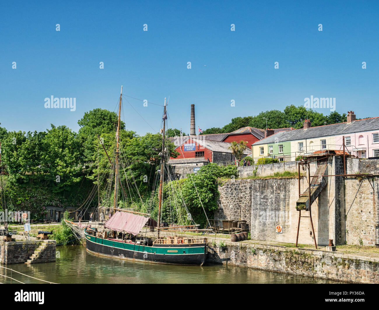 11 Juin 2018 : Charlestown, Cornwall, UK - Sailing Ship Kajsamoor à Charlestown, un exemple d'un port de travail géorgien, il a été construit betweel Banque D'Images