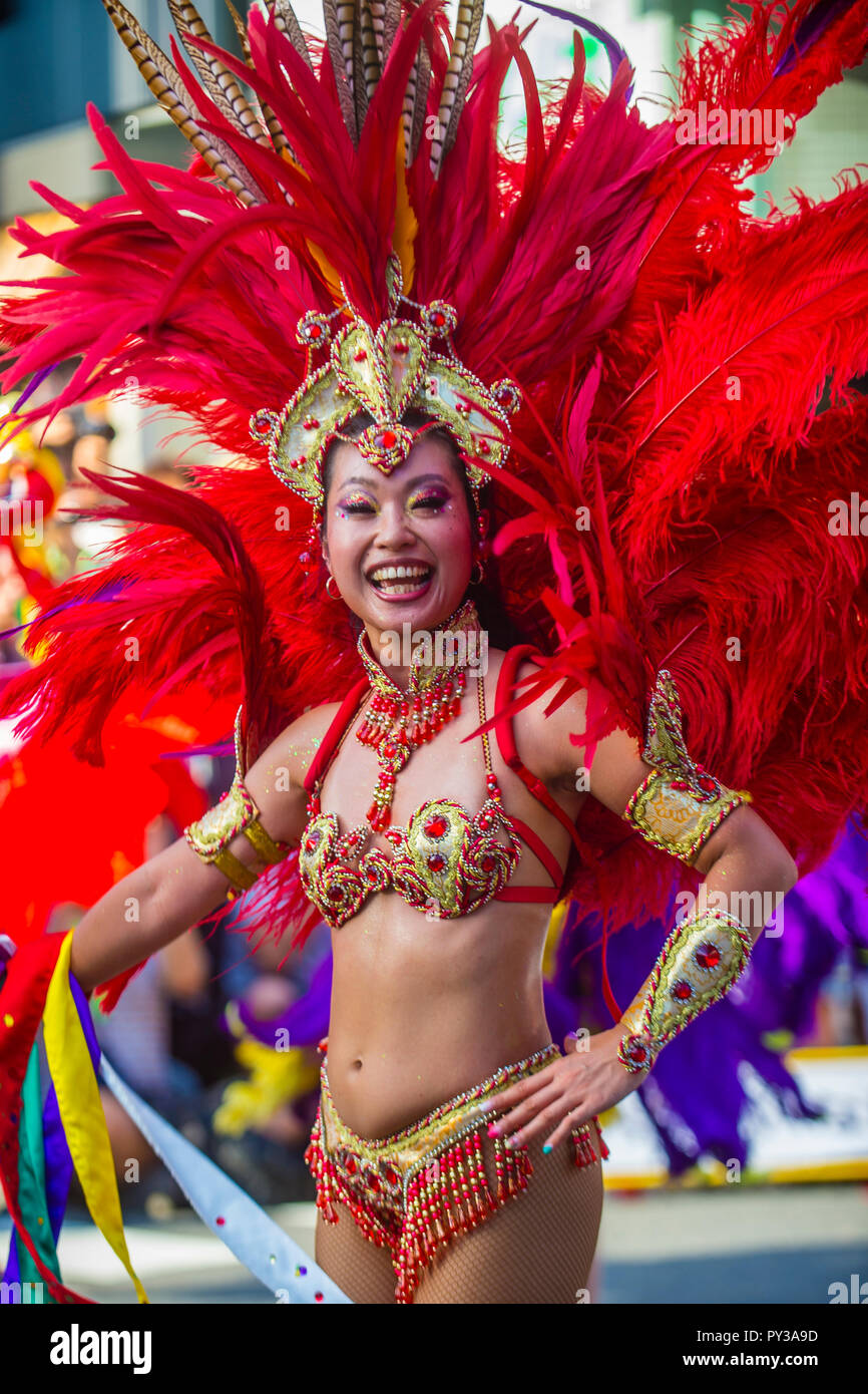 Participant au carnaval Asakusa samba à Tokyo, Japon Banque D'Images