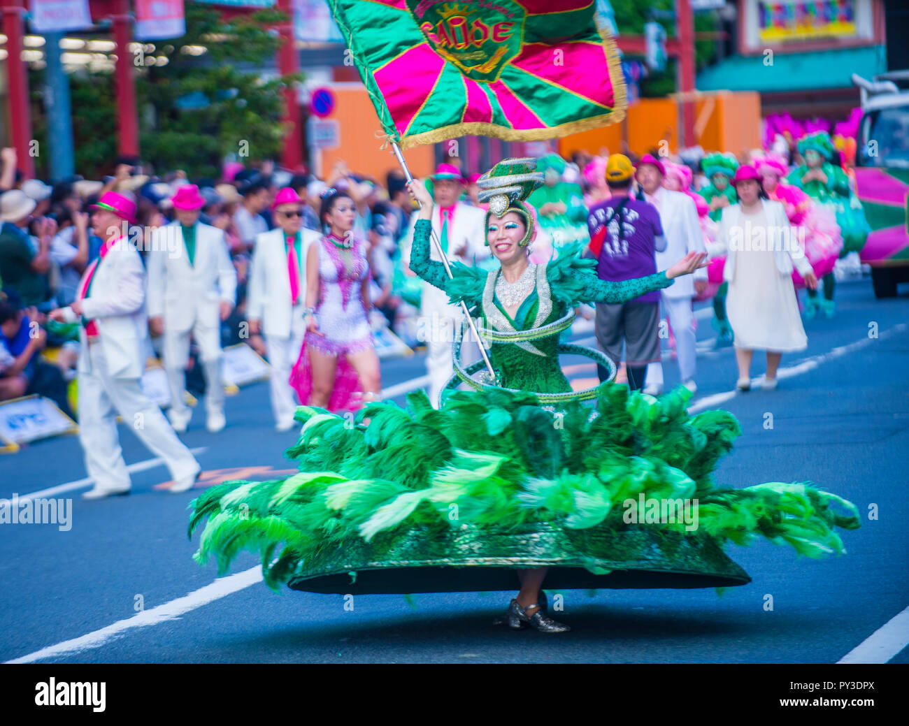 Participants au carnaval Asakusa samba à Tokyo, Japon Banque D'Images