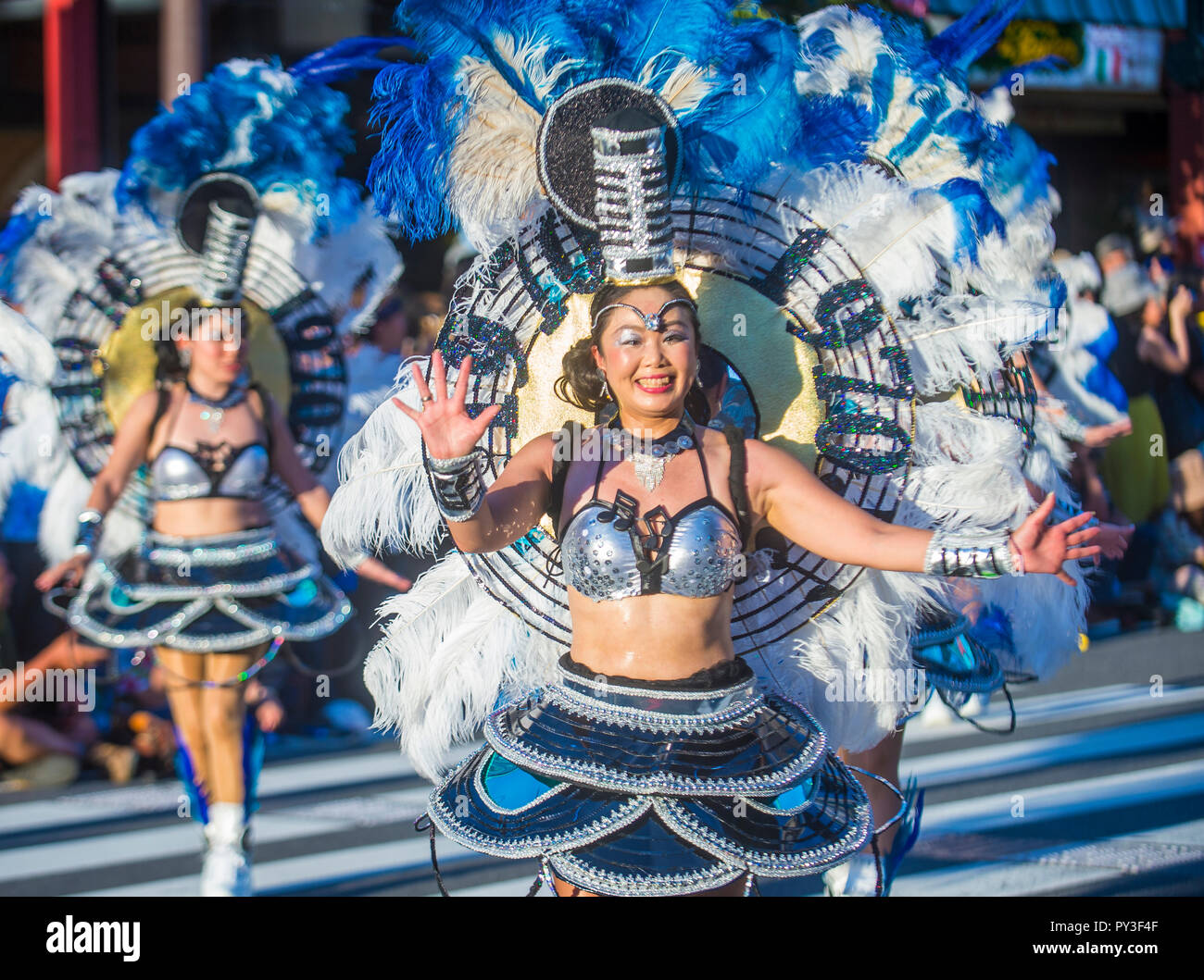 Participants au carnaval Asakusa samba à Tokyo, Japon Banque D'Images