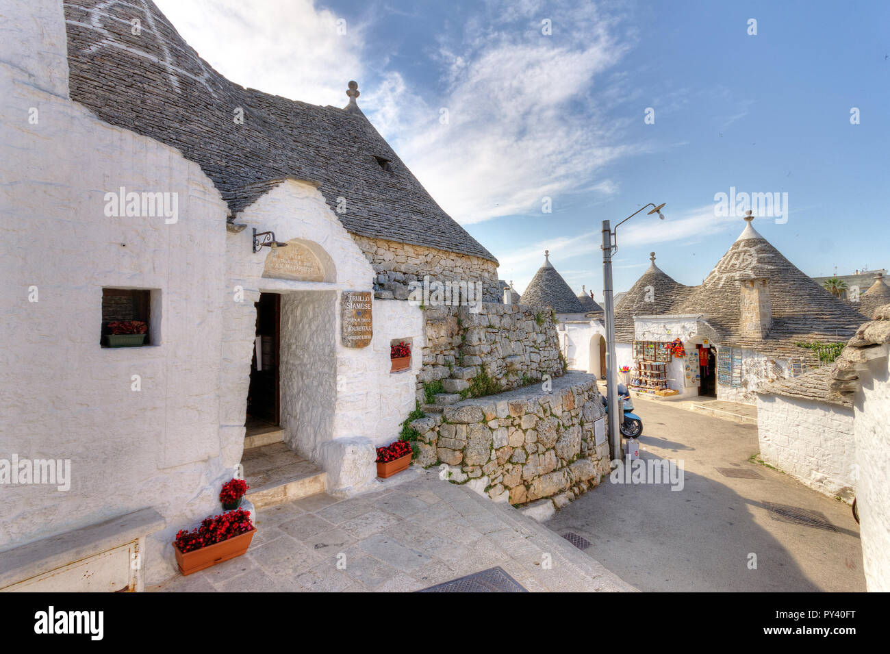 L'Italie. Les Pouilles. Alberobello, trulli, maisons typiques, Siamois Trullo Banque D'Images