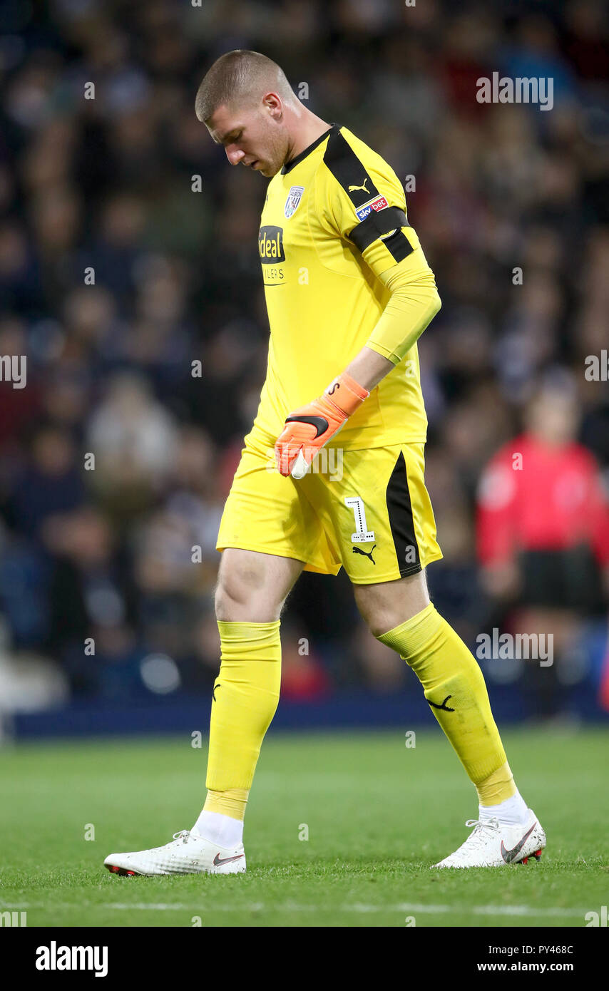 Le gardien de West Bromwich Albion Sam Johnstone montre son découragement pendant 4.1 accueil défaite à Derby County au cours de la Sky Bet Championship match à The Hawthorns, West Bromwich. Banque D'Images
