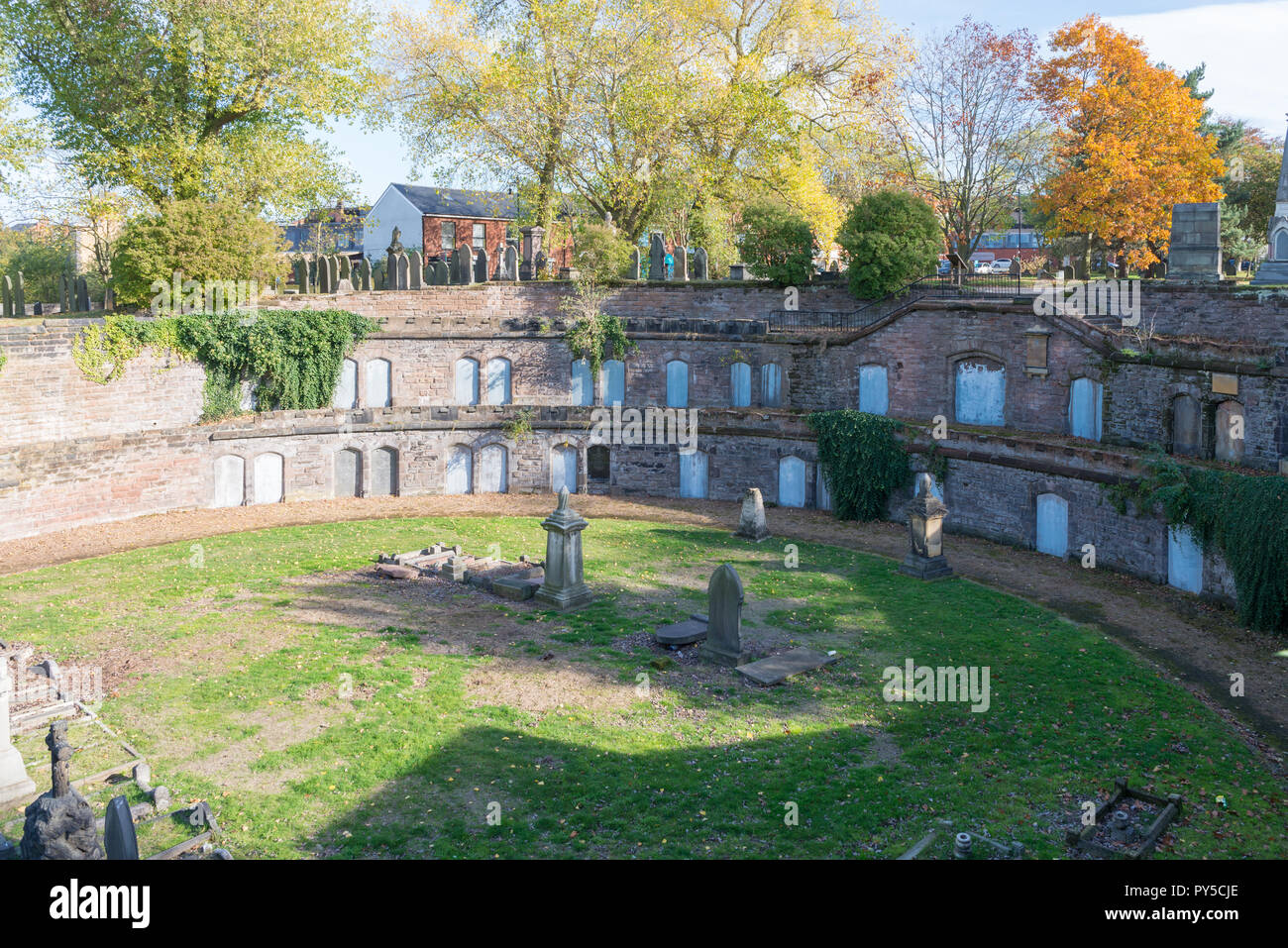 Deux niveaux de catacombes maintenant scellée avec du plomb au progressif Warstone Lane ou Brookfields cimetière en Hockley, Birmingham est de catégorie 2 et date de 1847 Banque D'Images