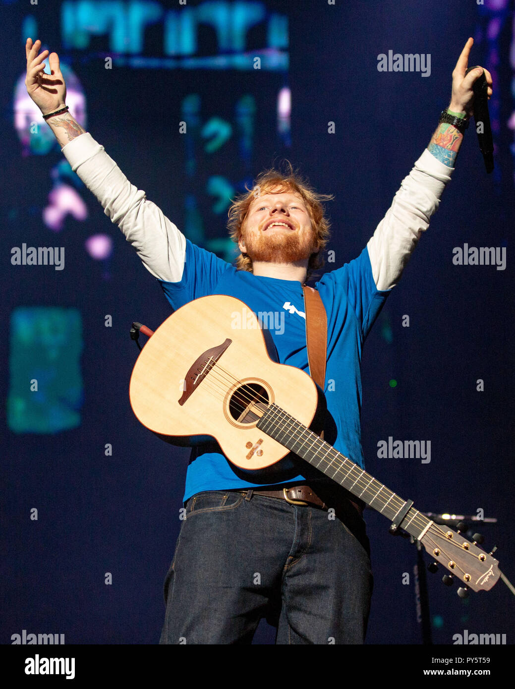 Milwaukee, Wisconsin, États-Unis. 24 Oct, 2018. ED SHEERAN effectue à Miller Park. Crédit : Daniel DeSlover/ZUMA/Alamy Fil Live News Banque D'Images