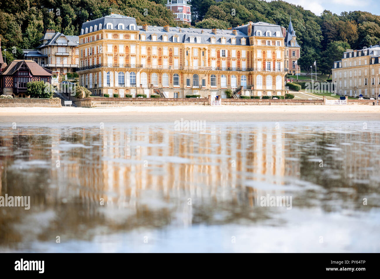Vue Sur Le Cooastline Avec Plage De Sable Et De Bâtiments De