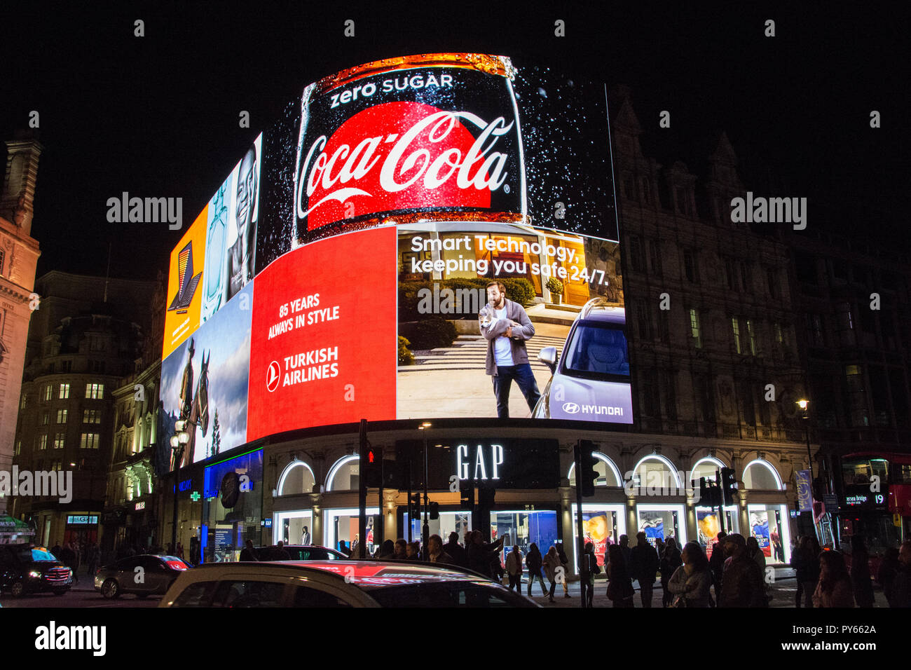 Lumières de Piccadilly - Landsec est énorme nouvelle LED écran numérique sur Piccadilly Circus, Londres, UK Banque D'Images