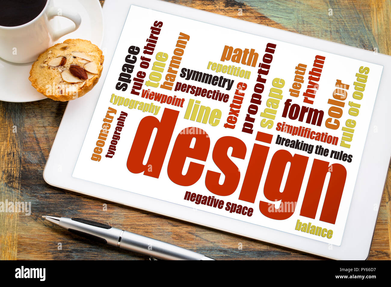 Éléments de conception et règles - un nuage de mots sur une tablette numérique avec une tasse de café Banque D'Images