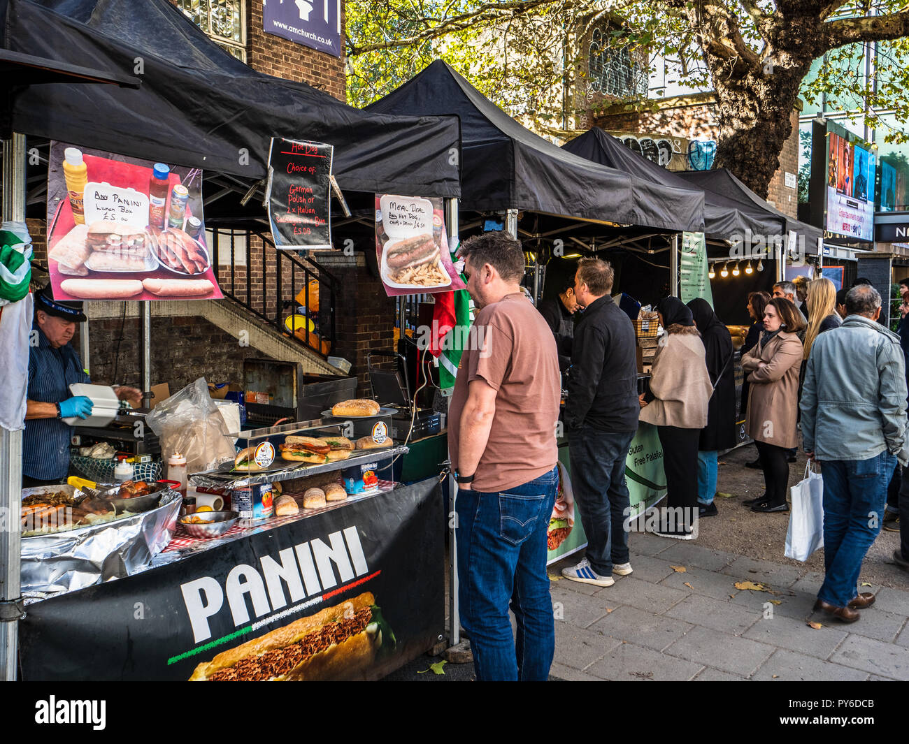 London Street Food - Street Food Market sur Tottenham Court Road dans le centre de Londres, UK Banque D'Images