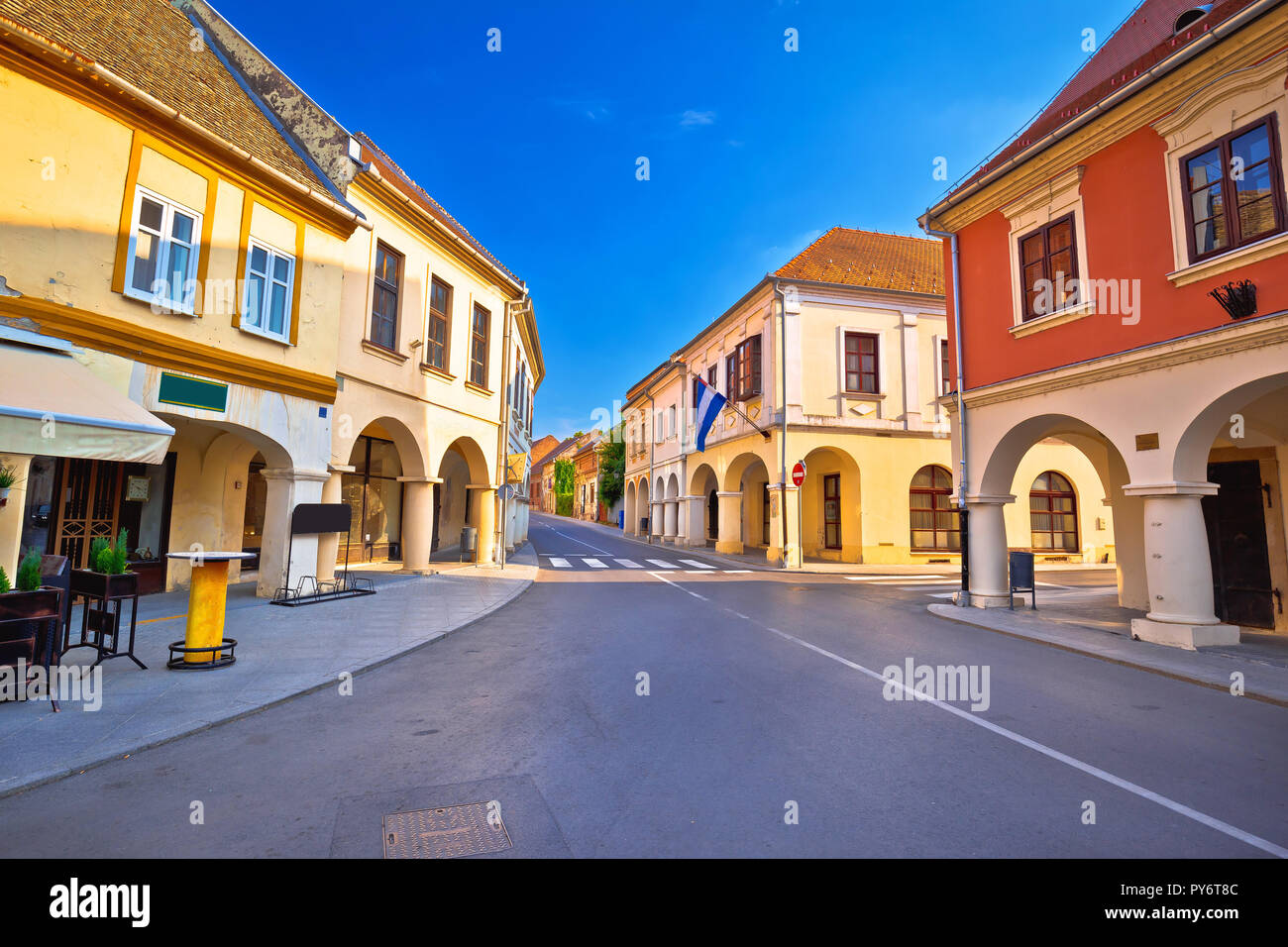 Place de la ville de Vukovar et de l'architecture vue sur la rue, la région de Slavonie Croatie Banque D'Images