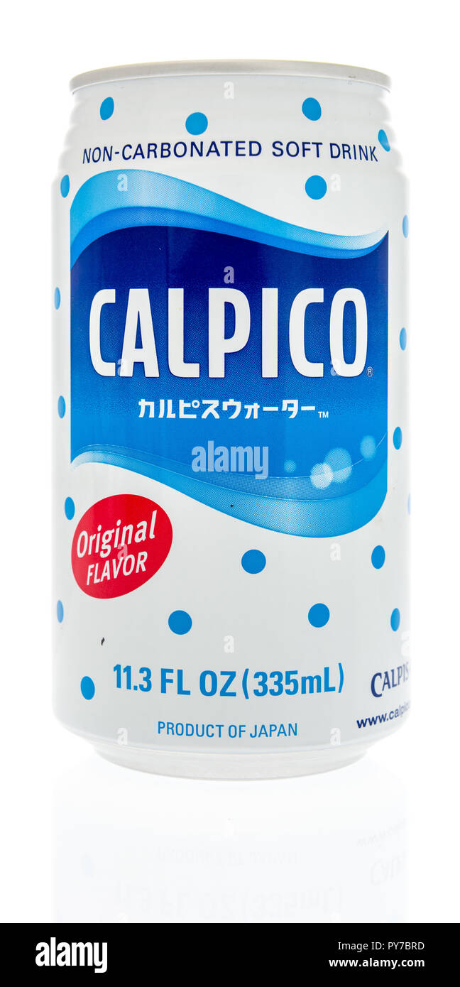 Winneconne, WI - 8 octobre 2018 : une canette de soda Calpico en saveur d'origine sur un fond isolé. Banque D'Images