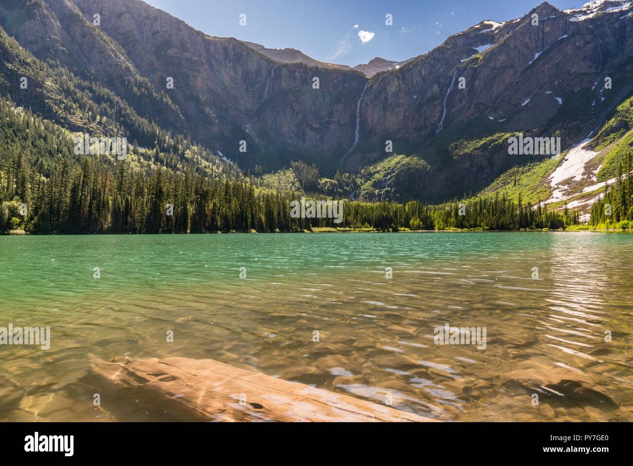 La réflexion sur l'Avalanche Lake, Glacier National Park, Montana Banque D'Images