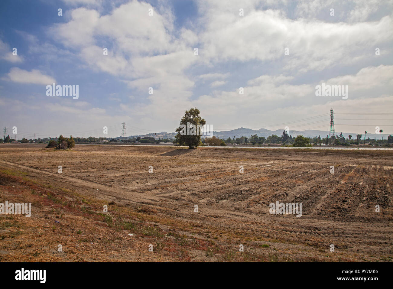 Bassin vide à San Gabriel répandre de l'eau, reconstitution District - WRD, Ile de France, le comté de Los Angeles Banque D'Images