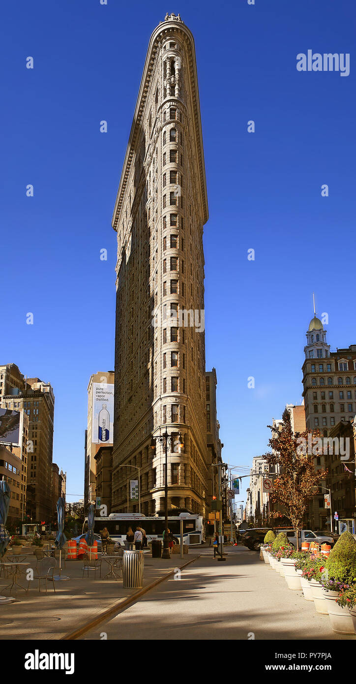 NEW YORK, USA - 6 Avril : Flat Iron building facade on Avril 6, 2017. Achevé en 1902, il est considéré comme l'un des premiers gratte-ciel jamais buil Banque D'Images