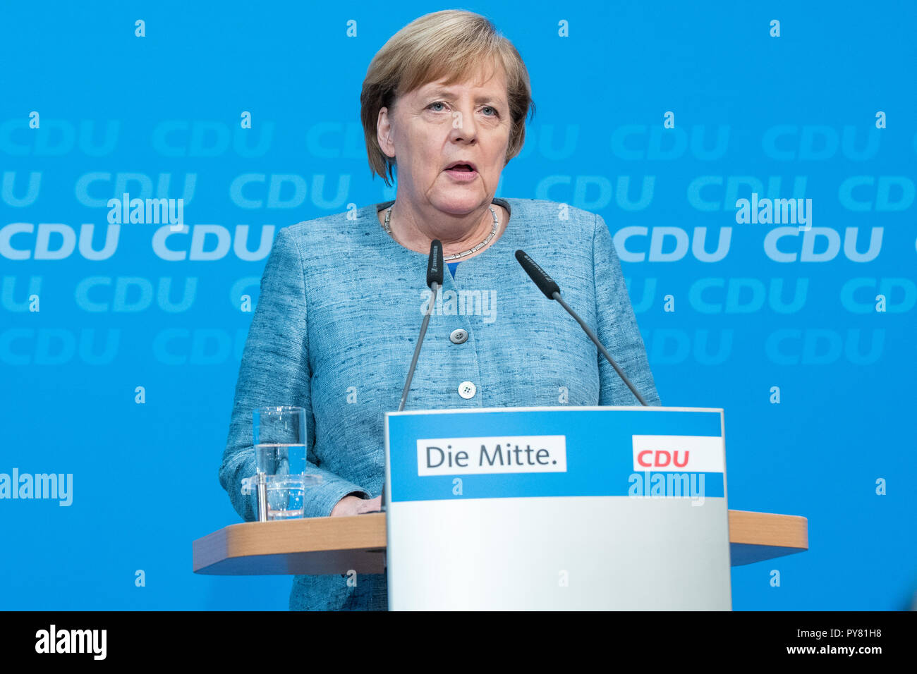Angela Merkel s'exprimant une semaine avant l'élections de l'état de Hessen. Banque D'Images