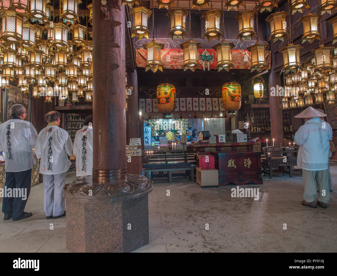 Henro pèlerins, temple Ryozenji 1, Shikoku 88 pèlerinage temple, Tokushima, Japon Banque D'Images