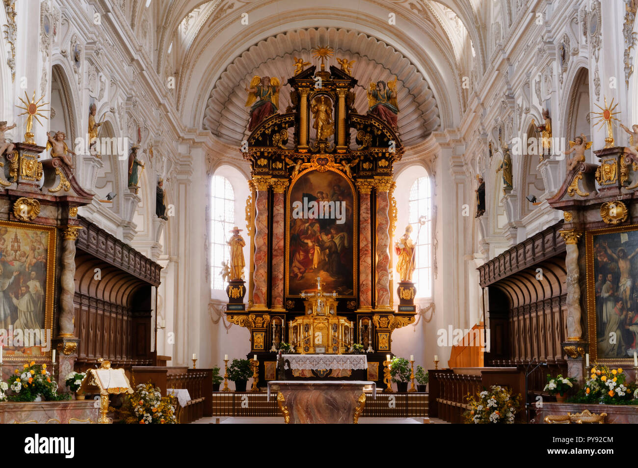 la t. de l'abbaye Johannes Baptist' (Welfenmünster) à Steingaden : choeur avec autel, district de Weilheim-Schongau, Haute-Bavière, Bavière, Allemagne Banque D'Images