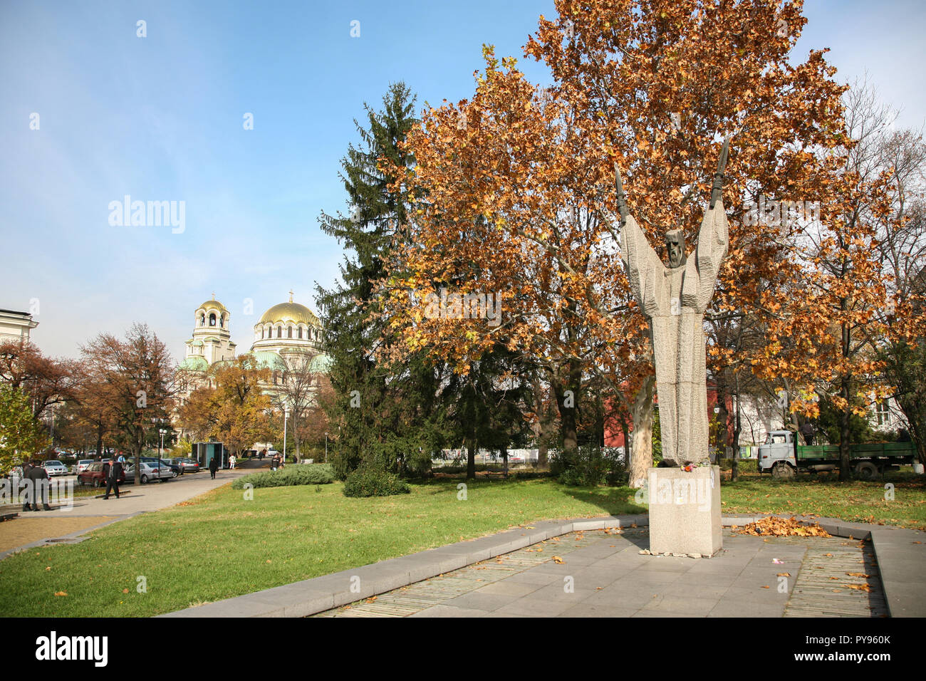 Une statue de Saint Clément d'Ohrid, à Sofia, Bulgarie. Banque D'Images