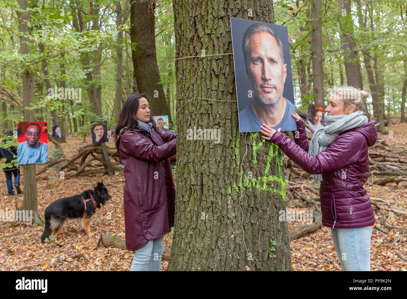 Einen Tag vor dem Kohlekommission der Besuch im rheinischen Revier übernehmen mehr als 60 bekannte Personen des öffentlichen Lebens Baumpatenschaften Banque D'Images