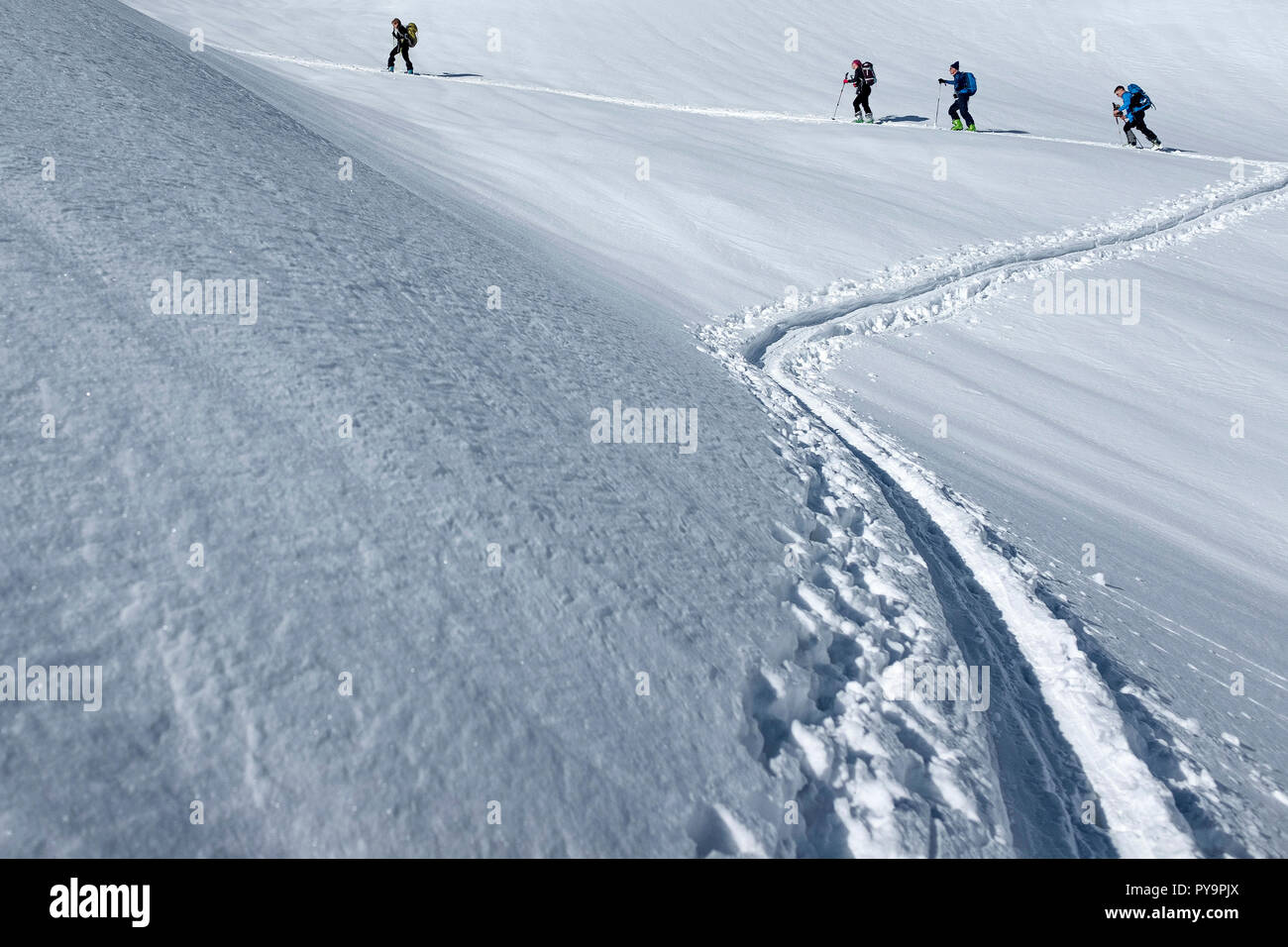 Ski de fond dans le Massif du Mont Blanc près de Areches-Beaufort. Ascension vers le JourneeÓ Òpointe de la Grande Montagne Banque D'Images