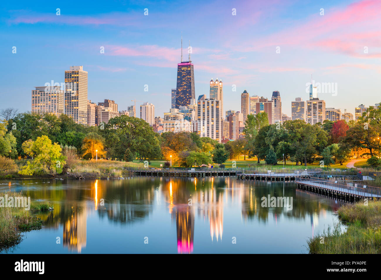 Chicago, Illinois, USA sur le centre-ville de Lincoln Park au crépuscule. Banque D'Images
