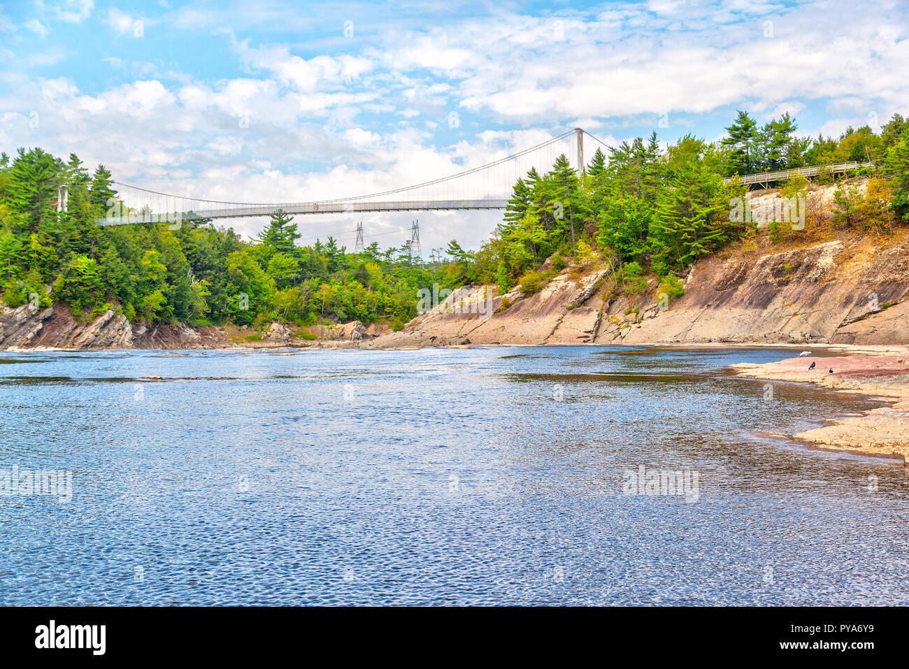 A 113 mètres de long, 23 mètres de la suspension est la passerelle sur la rivière  Chaudière à Chutes-de-la-Chaudière Chaudiere Falls ou à Lévis, Québec.  Archeo Photo Stock - Alamy