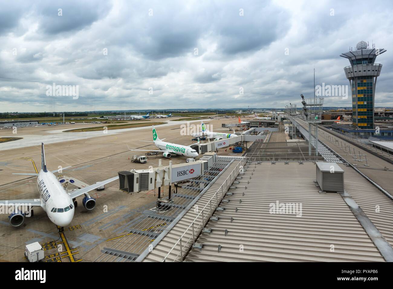 Paris, France - 28 mai 2015 : Tour et terminal de l'aéroport de Paris Orly en France. Dans le monde d'utilisation | Banque D'Images