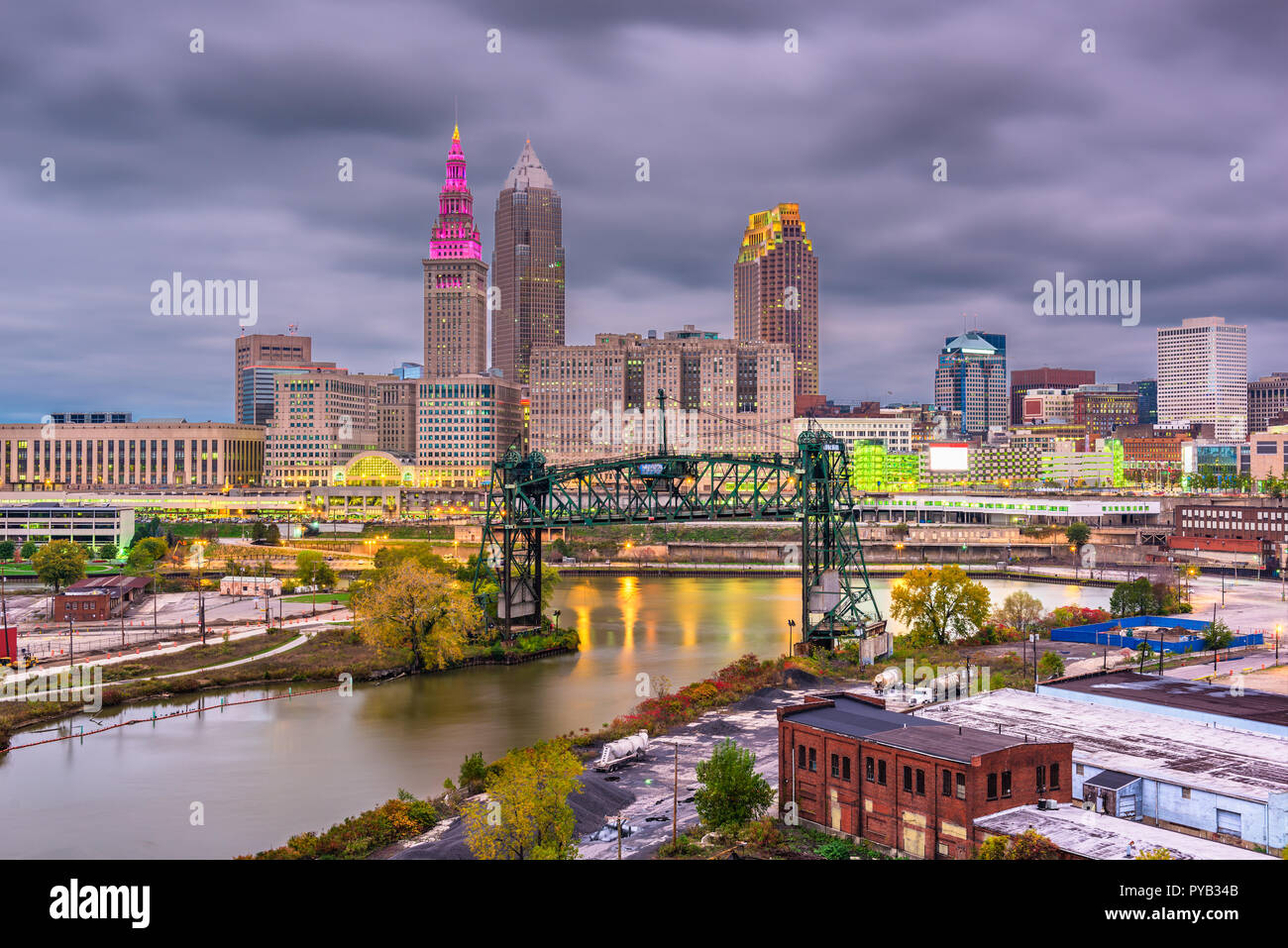 Cleveland, Ohio, USA Skyline sur la rivière. Banque D'Images