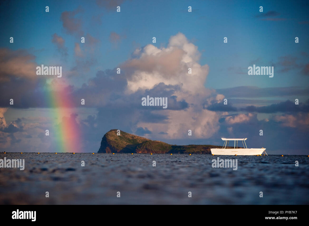 Arc-en-ciel sur l'île plate, l'île Maurice. Banque D'Images