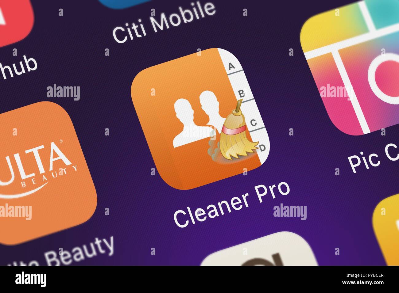 Londres, Royaume-Uni - 26 octobre 2018 : Gros plan sur le Cleaner Pro . L'icône de l'application de YT Development Ltd sur un iPhone. Banque D'Images