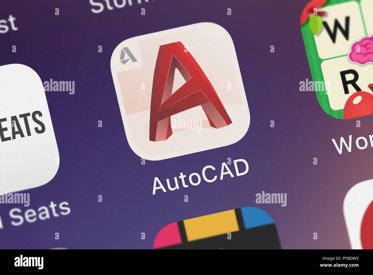 Londres, Royaume-Uni - Octobre 26, 2018 : l'icône de l'application mobile d'Autodesk AutoCAD Inc. sur un iPhone. Banque D'Images