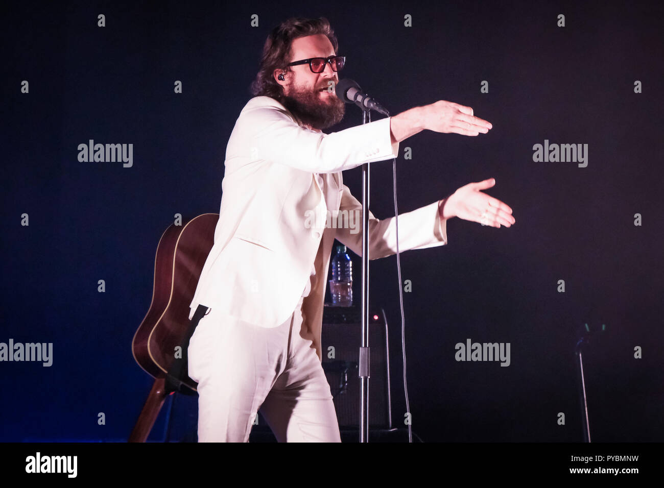 Gateshead, Royaume-Uni. 26 octobre 2018. Le Père John Misty (Josh Tillman) effectue au Sage Gateshead le 26 octobre 2018. Crédit : Thomas Jackson/Alamy Live News Banque D'Images