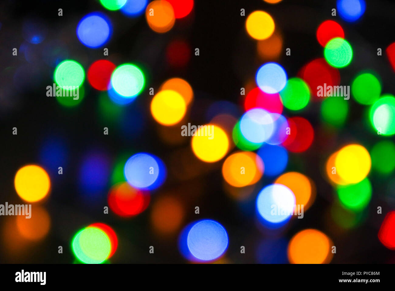 De nombreux feux lumineux bubble trouble gouttes colorées bokeh. Nouvel an et de noël carte de bienvenue de luxe sur fond sombre wallpaper Banque D'Images