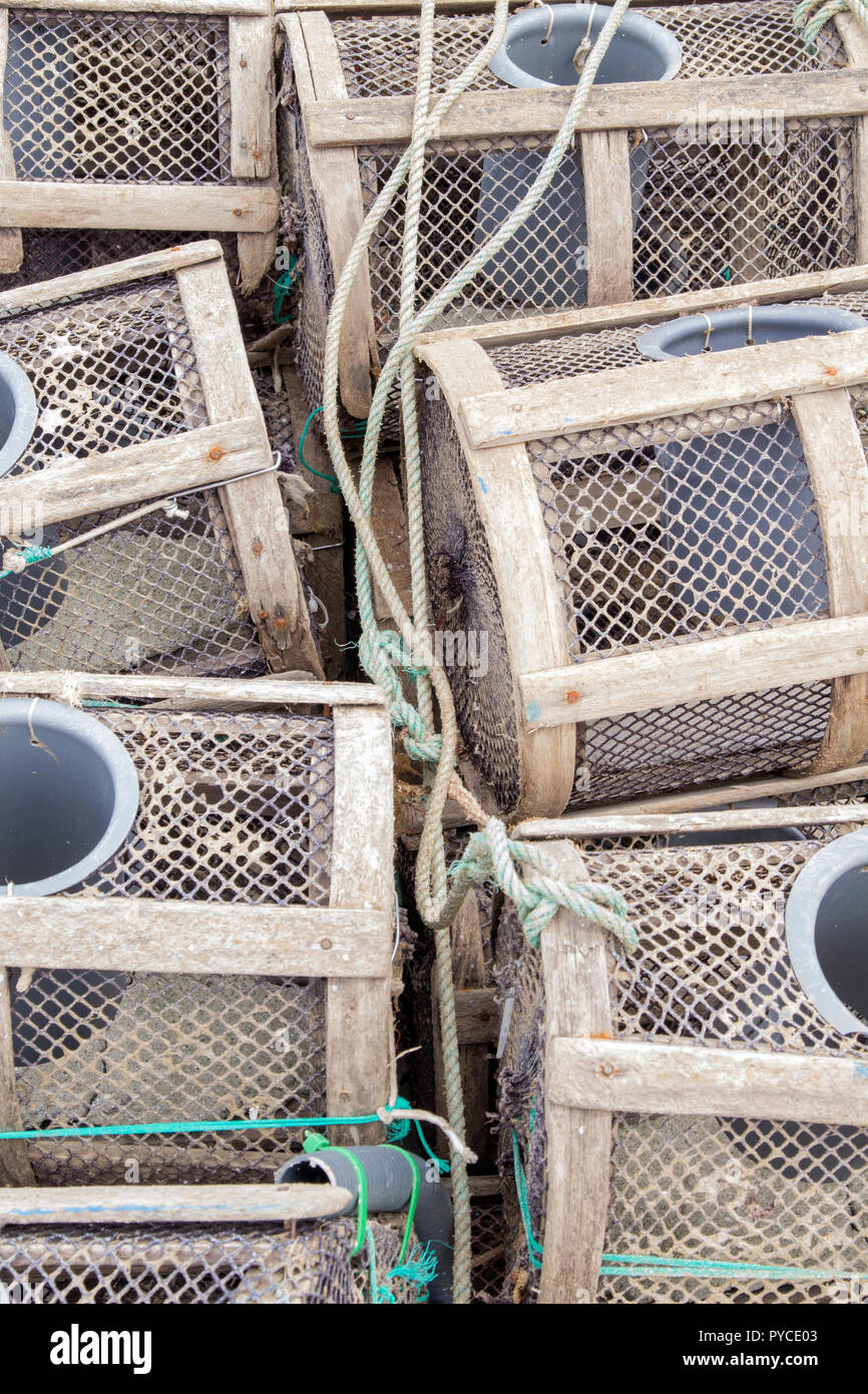 Les casiers à homards avec fond de casiers empilés Banque D'Images