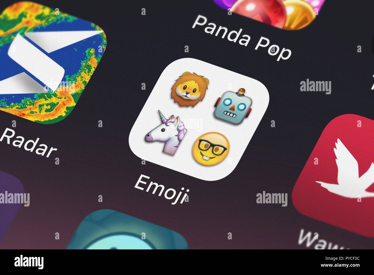 Londres, Royaume-Uni - Octobre 26, 2018 : l'icône de l'application mobile - clavier Emoji de KISSAPP, S.L. sur un iPhone. Banque D'Images