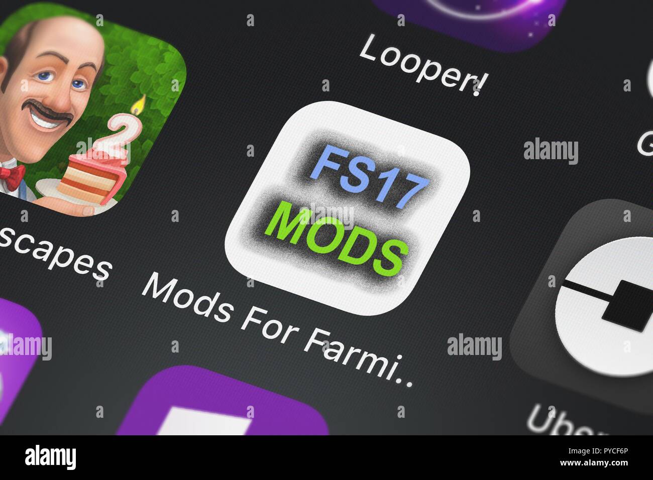 Londres, Royaume-Uni - 26 octobre 2018 : Capture d'écran de l'application mobile pour l'agriculture simulateur 2017 Mods- FS Mod 17 Jeu de Van Manh Nguyen. Banque D'Images